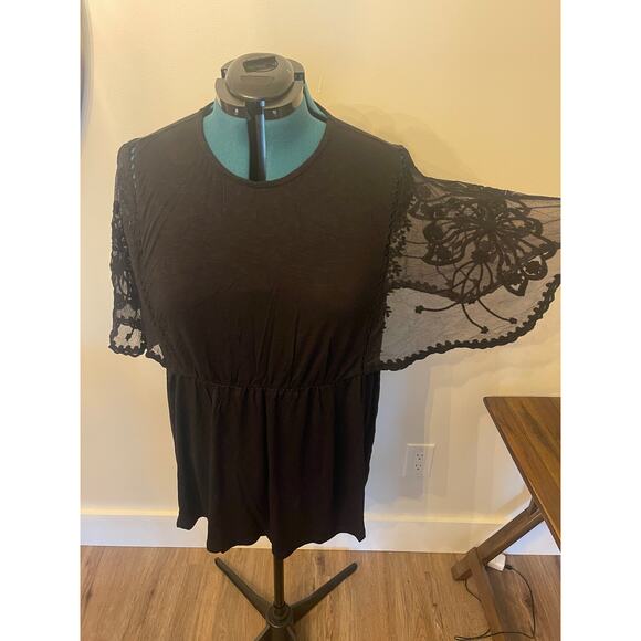 Torrid Black Blouse with Lace Sleeves Size 3 - Picture 1 of 3